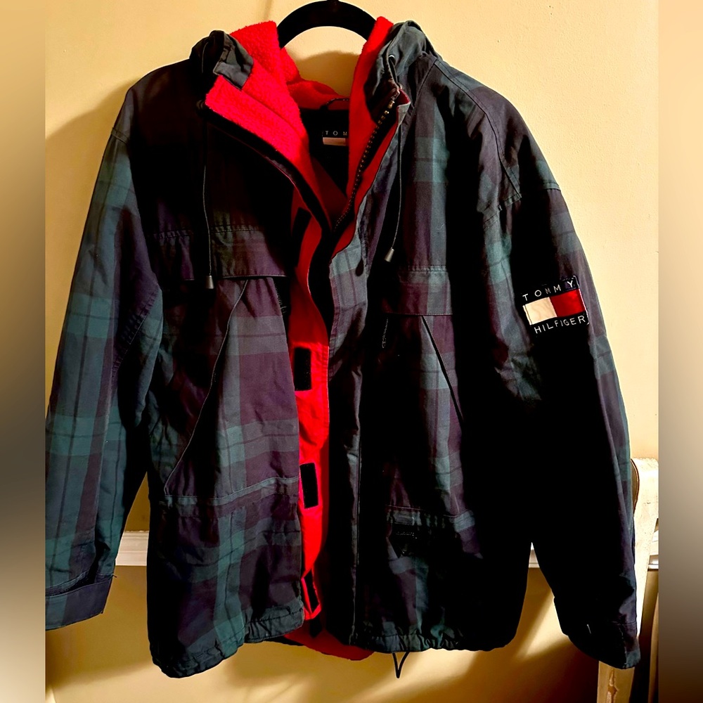 Tommy Hilfiger Men’s Snow Jacket ❄️!! Men’s Medium !! Great jacket!!